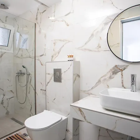 Ξενοδοχείο με διαμερίσματα Mando Living -faliraki 2*